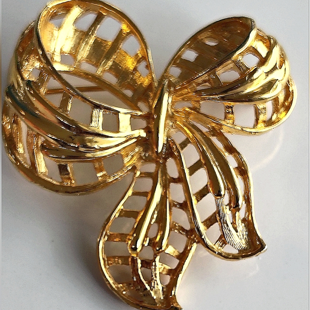 Gold Bow Brooch